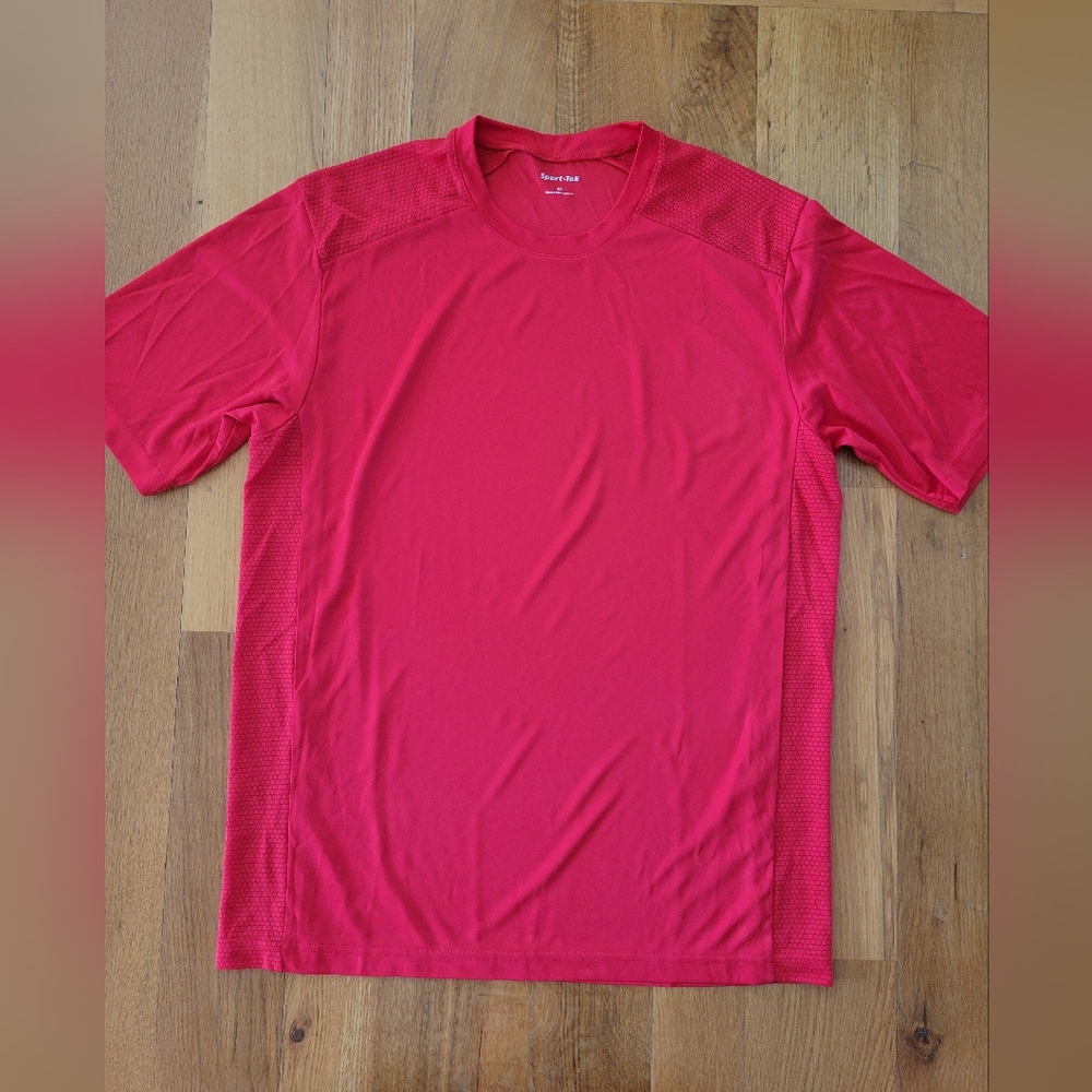 Mens size medium short sleeve shirt